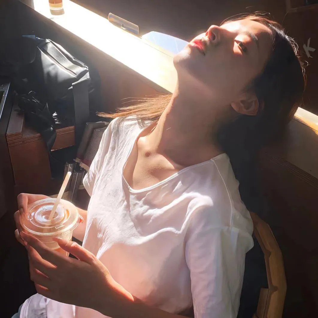 河畔的朔子